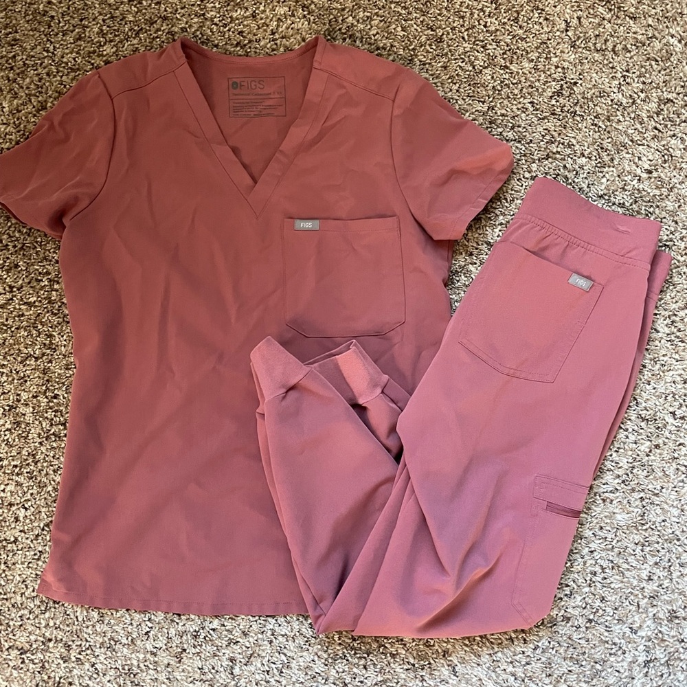 FIGS scrub set